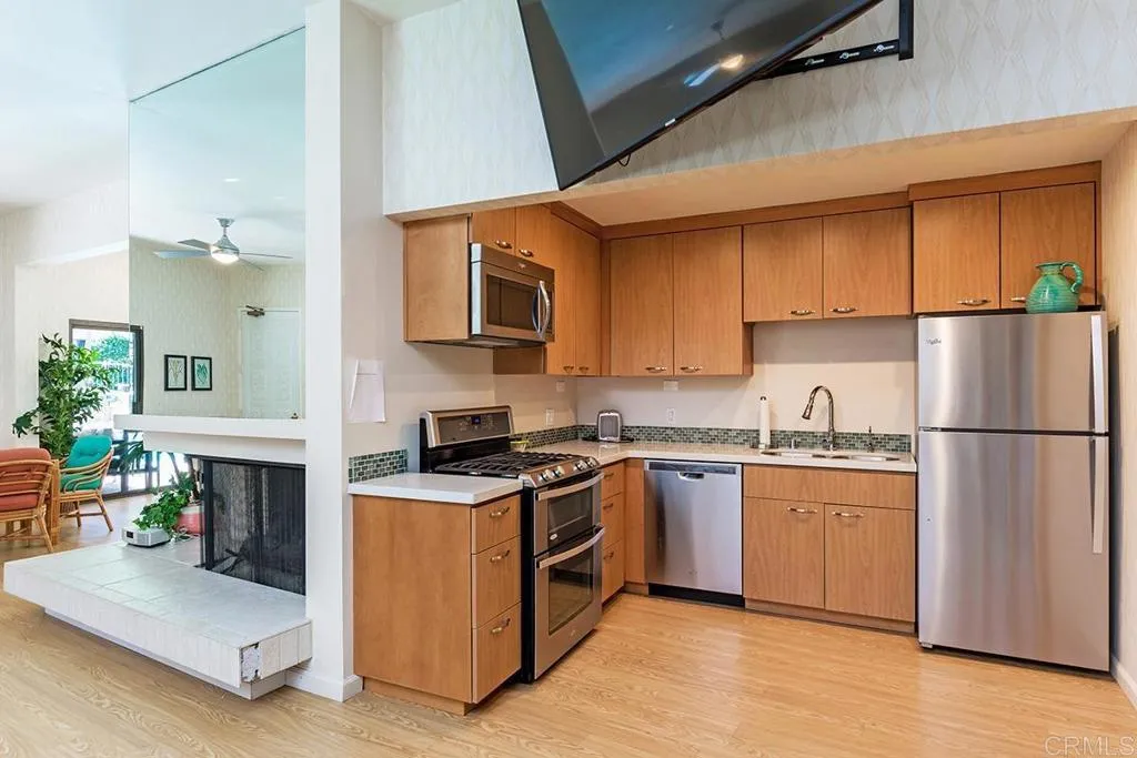 https://cdn.realtyfeed.com/cdn/127/306768127/ed3b82eb392d668f409eaaf259da9952.webp