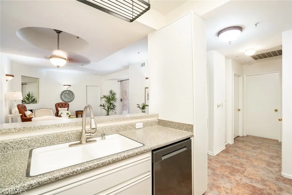 640 W 4th Unit 315, Long Beach, CA 90802 - Photo 5 of 25, Long Beach, CA