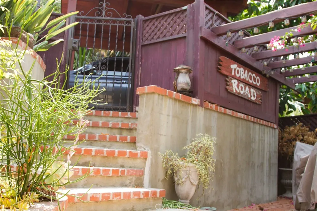 2318 Holly Drive, Los Angeles, CA 90068 - Photo 4 of 32, Los Angeles, CA