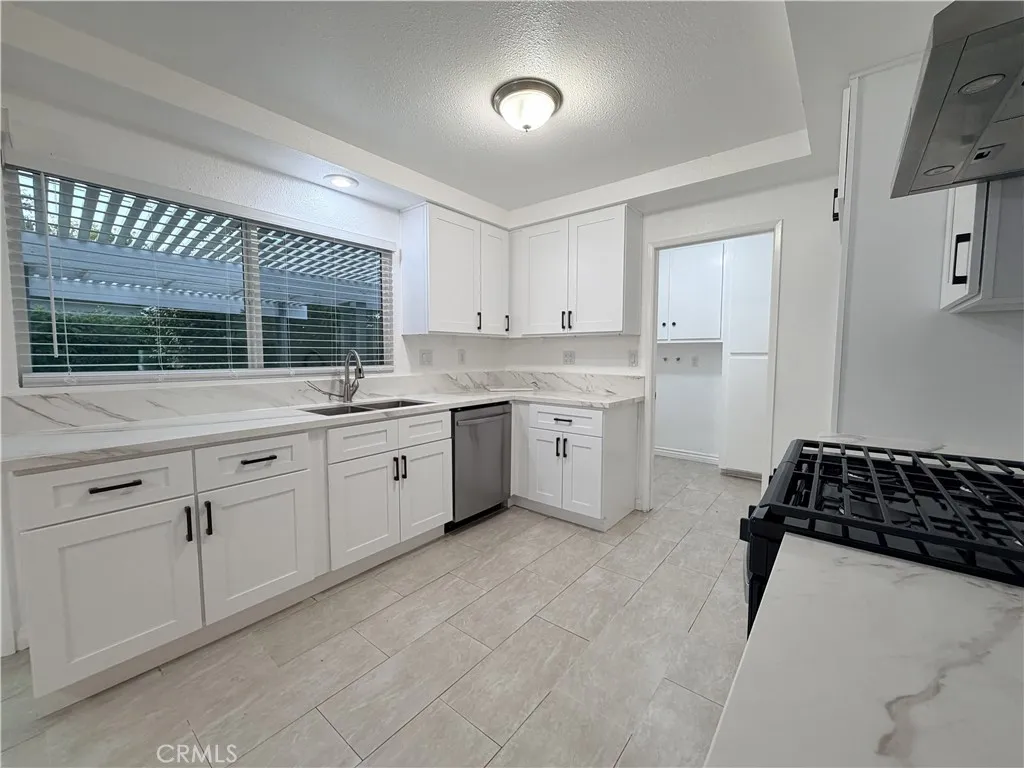 701 E 21st Street, Santa Ana, CA 92706 - Photo 5 of 16, Santa Ana, CA