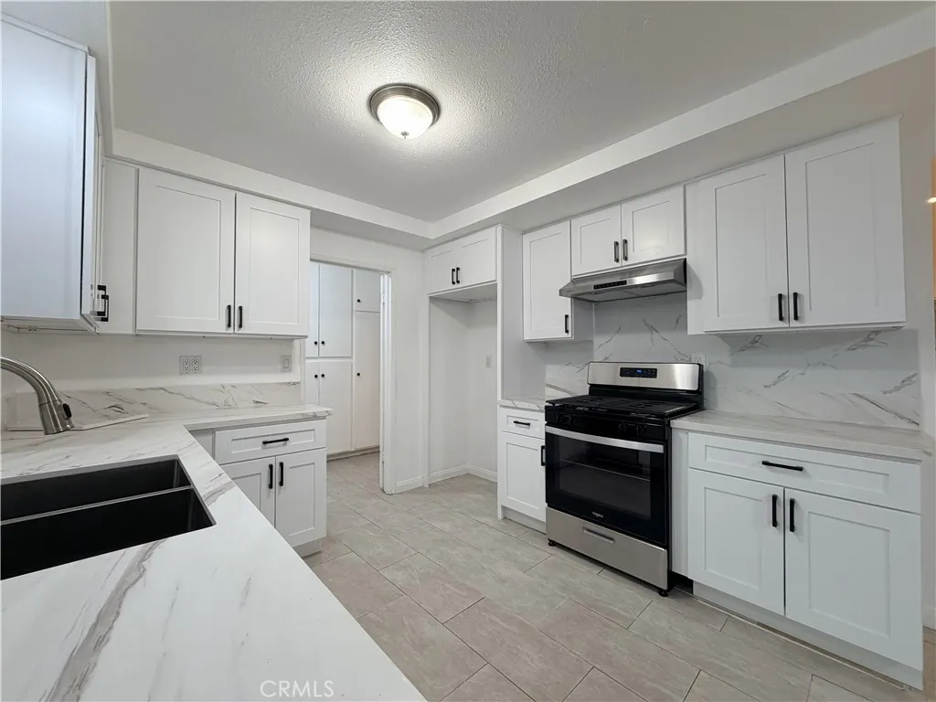 701 E 21st Street, Santa Ana, CA 92706 - Photo 4 of 16, Santa Ana, CA
