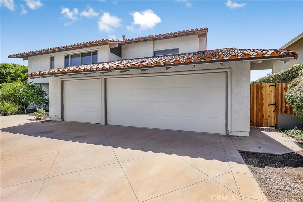 11172 Hunting Horn, Santa Ana, CA 92705 - Photo 3 of 33, Santa Ana, CA
