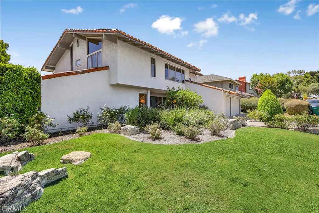 11172 Hunting Horn, Santa Ana, CA 92705 - Photo 2 of 33, Santa Ana, CA