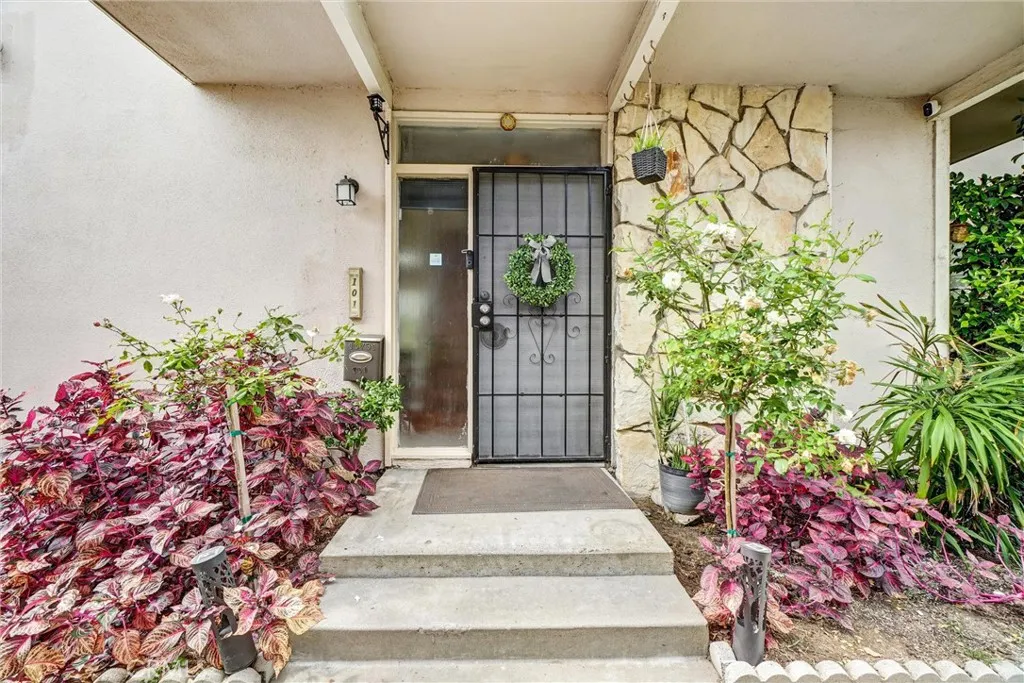 10761 Magnolia Avenue Unit 101, Anaheim, CA 92804 - Photo 3 of 40, Anaheim, CA
