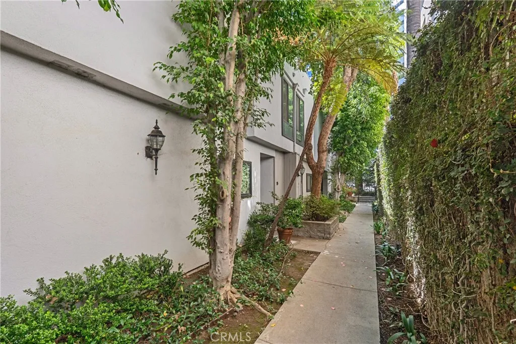 10933 Wellworth Avenue Unit 10, Los Angeles, CA 90024 - Photo 2 of 42, Los Angeles, CA