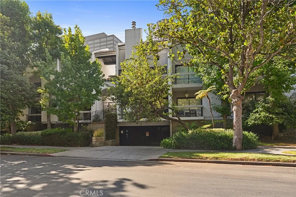 10933 Wellworth Avenue Unit 10, Los Angeles, CA 90024 - Main photo, Los Angeles, CA