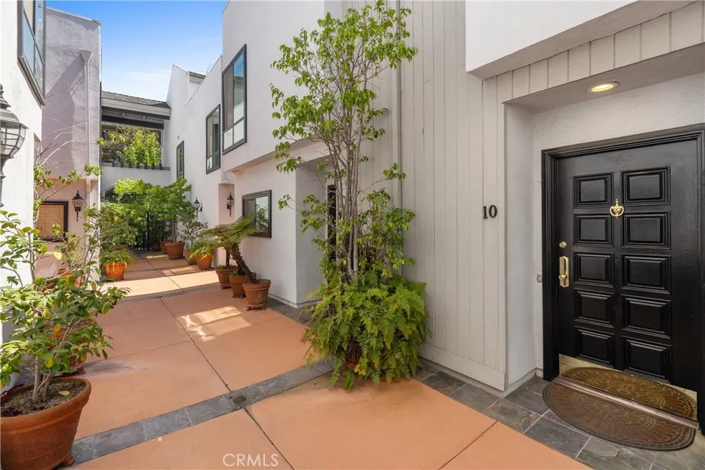 10933 Wellworth Avenue Unit 10, Los Angeles, CA 90024 - Photo 3 of 42, Los Angeles, CA