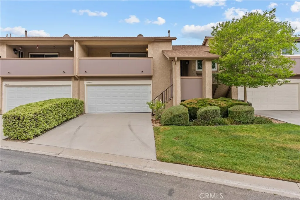 20038 Avenue Of The Oaks, Newhall, CA 91321 - Main photo, Newhall, CA