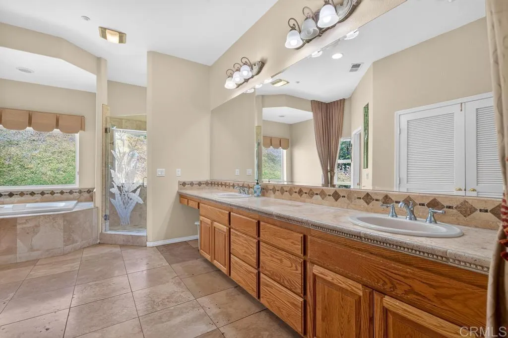 https://cdn.realtyfeed.com/cdn/127/306768615/0fe31d4925eeb2adcea3475ef8c74610.webp