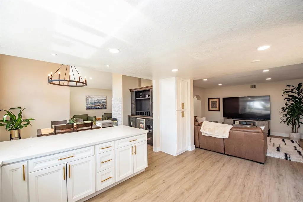 https://cdn.realtyfeed.com/cdn/127/306768617/eb8d72e31682f20151c752b8871cdb8d.webp