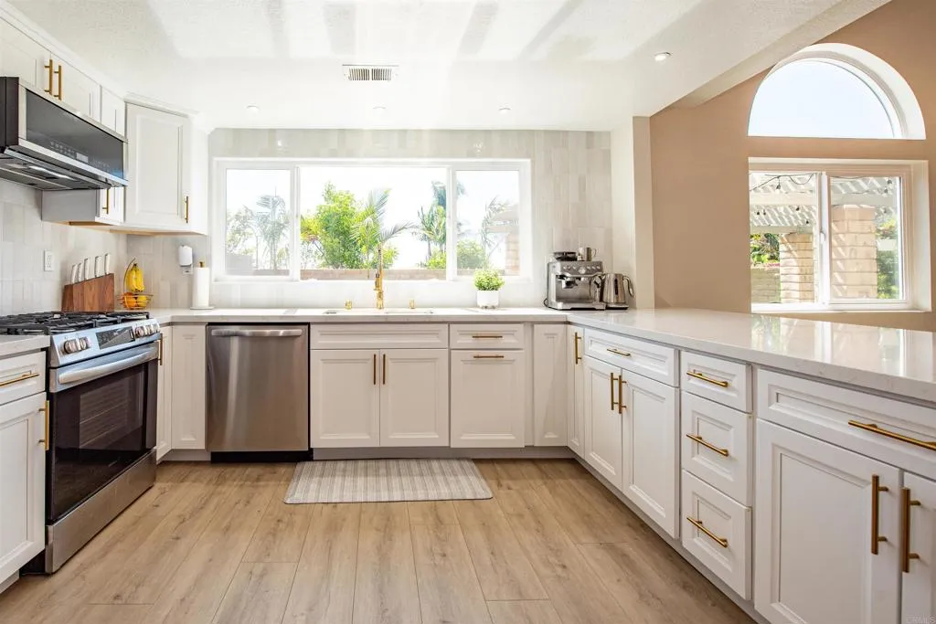 https://cdn.realtyfeed.com/cdn/127/306768617/fb5f363e2ce2d3e5c61b11c3dbf2352c.webp