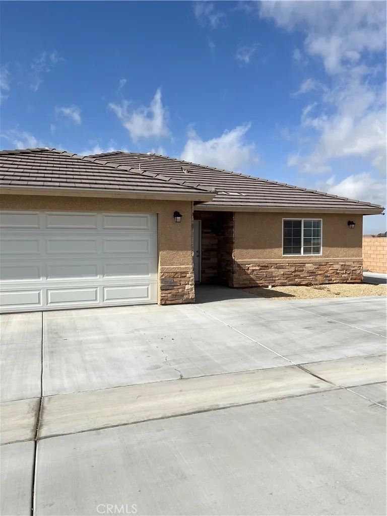 16550 Olive Street Unit 105, Hesperia, CA 92345 - Main photo, Hesperia, CA