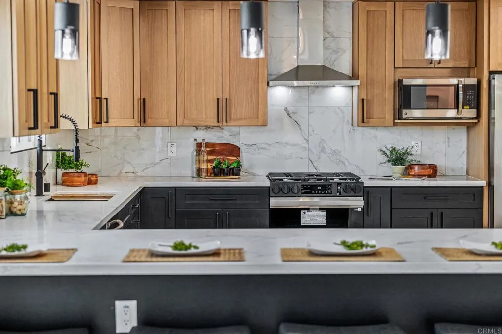 https://cdn.realtyfeed.com/cdn/127/306768666/83fc261df2494e56f06000ac759638fe.webp