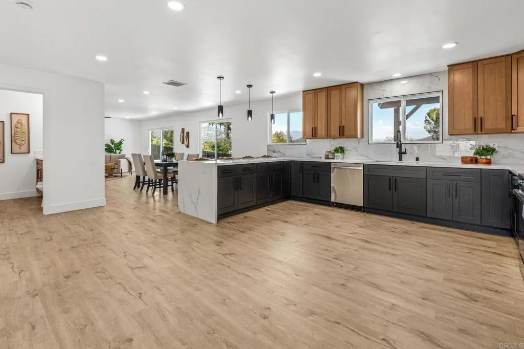 https://cdn.realtyfeed.com/cdn/127/306768666/be983d883d9c37b1e1f127d2bb3aaa9e.webp
