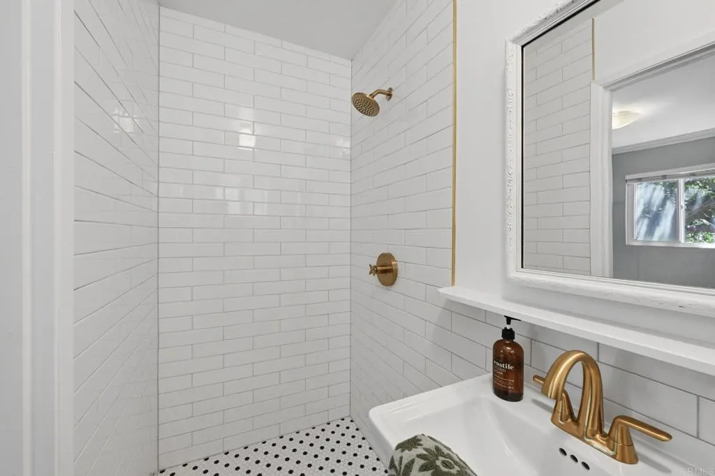 https://cdn.realtyfeed.com/cdn/127/306768684/e2f597eb6918cb66239c9458a03dbfa0.webp