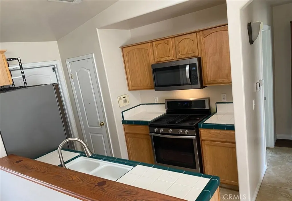 305 Tanner Michael, Bakersfield, CA 93308 - Photo 3 of 12, Bakersfield, CA
