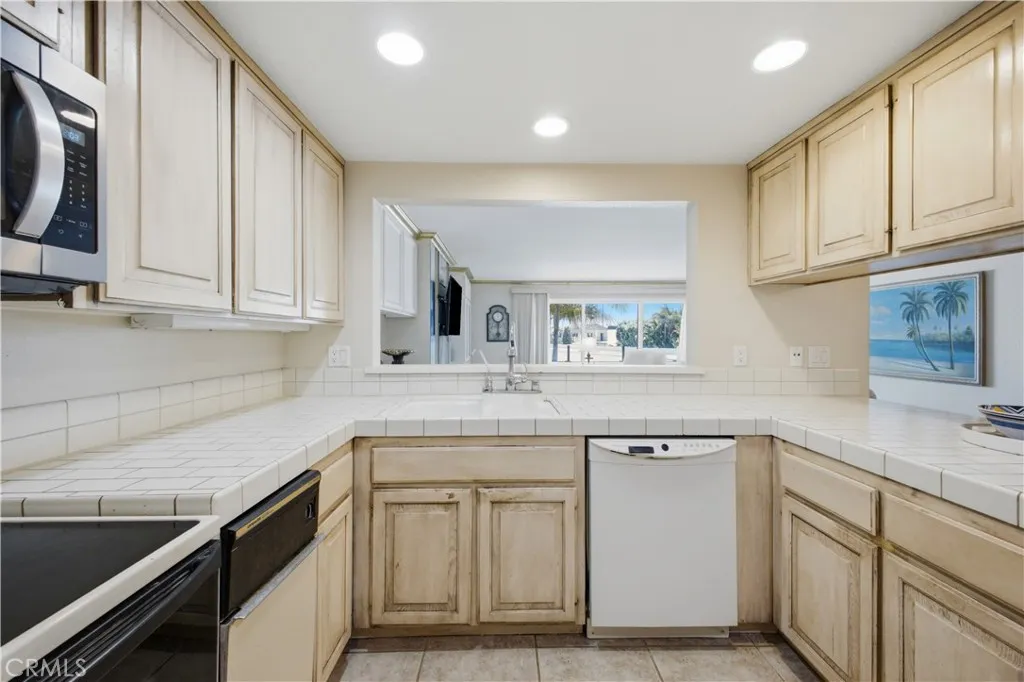 https://cdn.realtyfeed.com/cdn/127/306768731/3d3254b475d520309082deb63cfa1286.webp