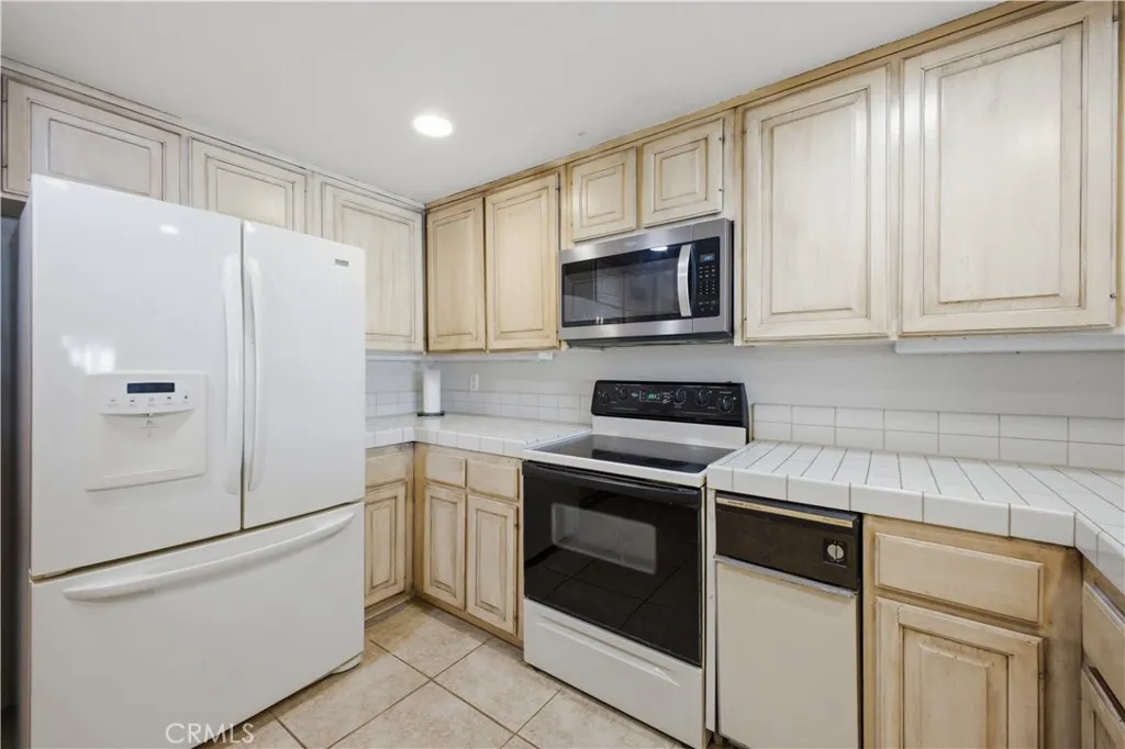 https://cdn.realtyfeed.com/cdn/127/306768731/bcb4c7ee8f407ff52c57ae2942158ac2.webp