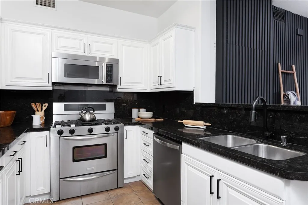 3750 Santa Rosalia Drive Unit 207, Los Angeles, CA 90008 - Photo 3 of 32, Los Angeles, CA