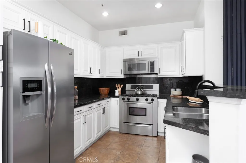 3750 Santa Rosalia Drive Unit 207, Los Angeles, CA 90008 - Photo 2 of 32, Los Angeles, CA