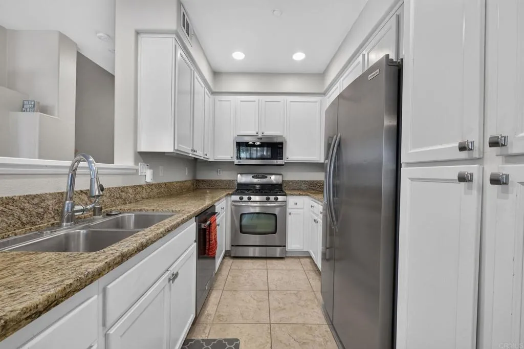 41524 Blue Canyon Avenue Unit 3, Murrieta, CA 92562 - Photo 3 of 37, Murrieta, CA