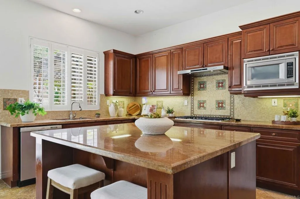 https://cdn.realtyfeed.com/cdn/127/306768841/43b0c75fc9bf19af776aff9960fad952.webp