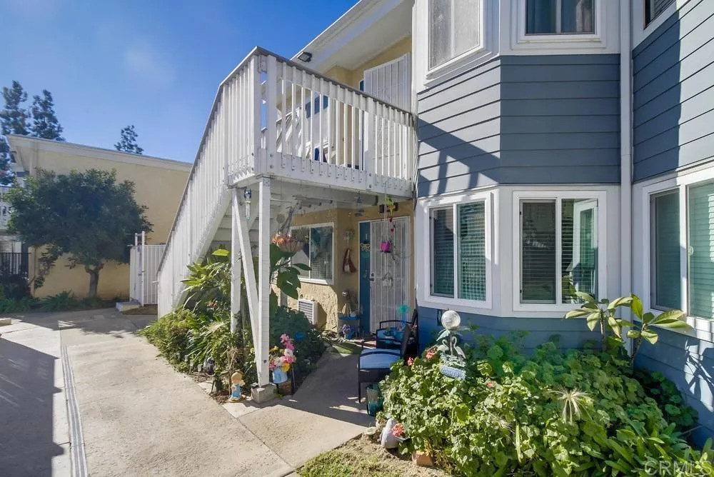 Lakeside, CA 92040