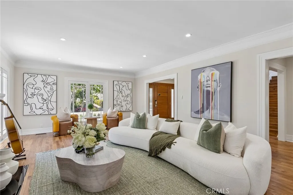 230 S Lucerne Boulevard, Los Angeles, CA 90004 - Photo 4 of 35, Los Angeles, CA