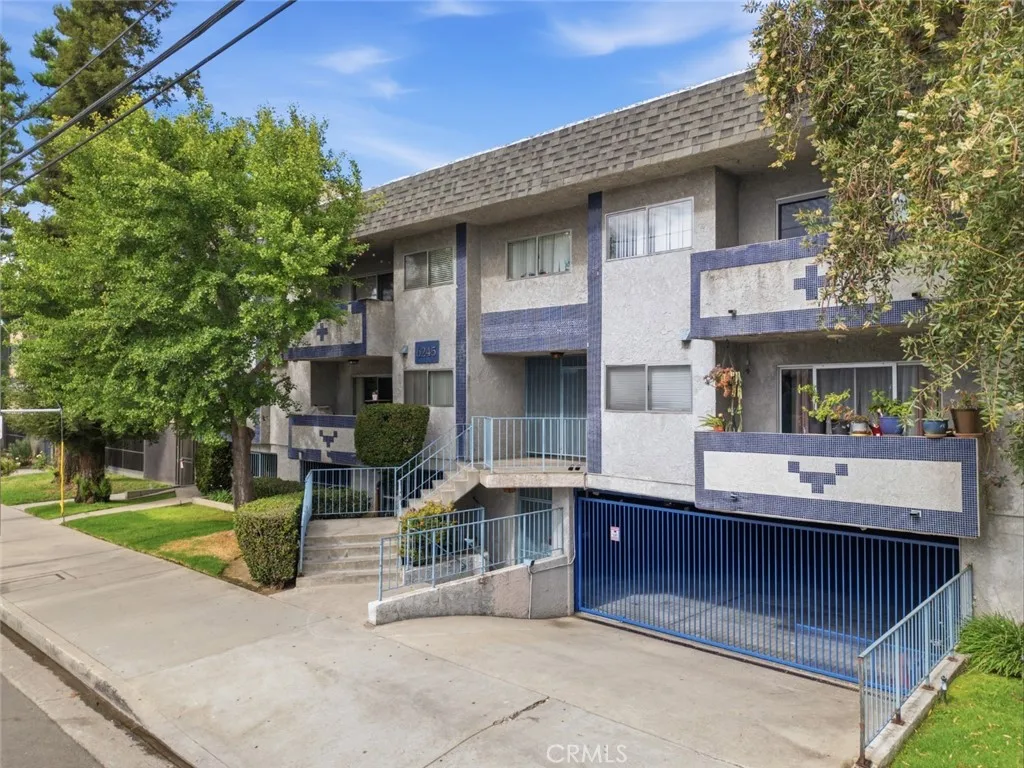 6245 Woodman Avenue Unit 209, Valley Glen, CA 91401 - Photo 2 of 30, Valley Glen, CA