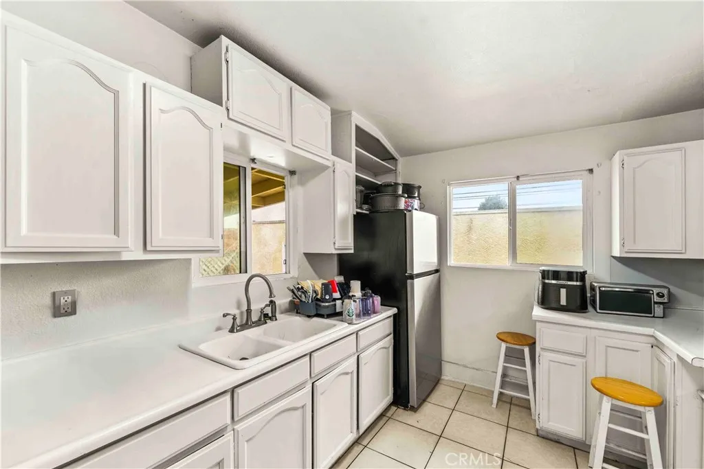 1012 Vina, Long Beach, CA 90813 - Photo 4 of 16, Long Beach, CA