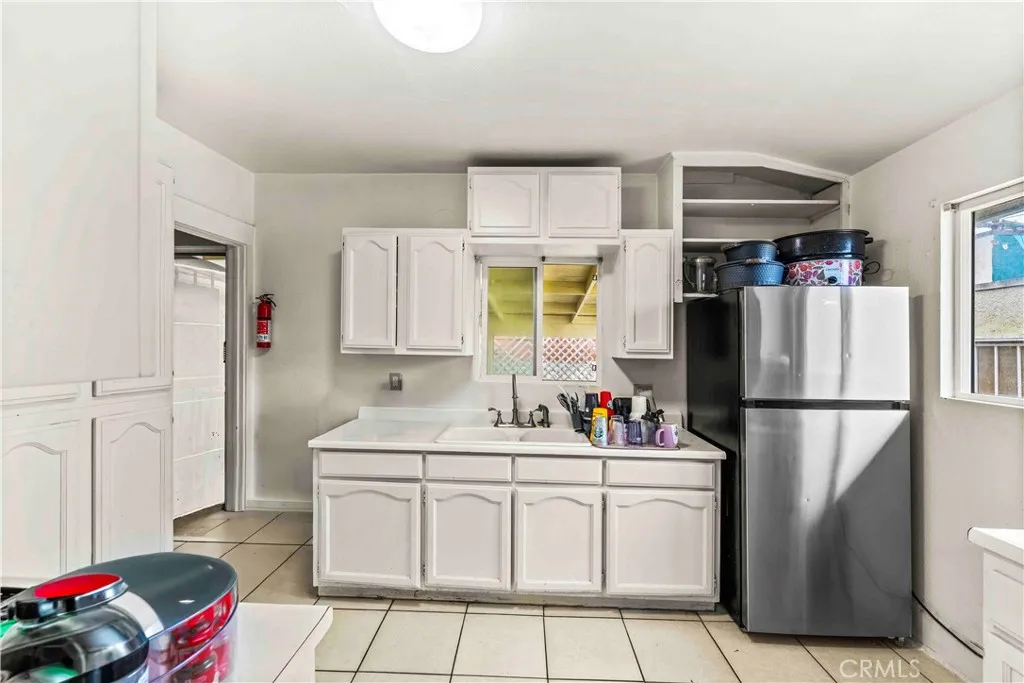 1012 Vina, Long Beach, CA 90813 - Photo 5 of 16, Long Beach, CA