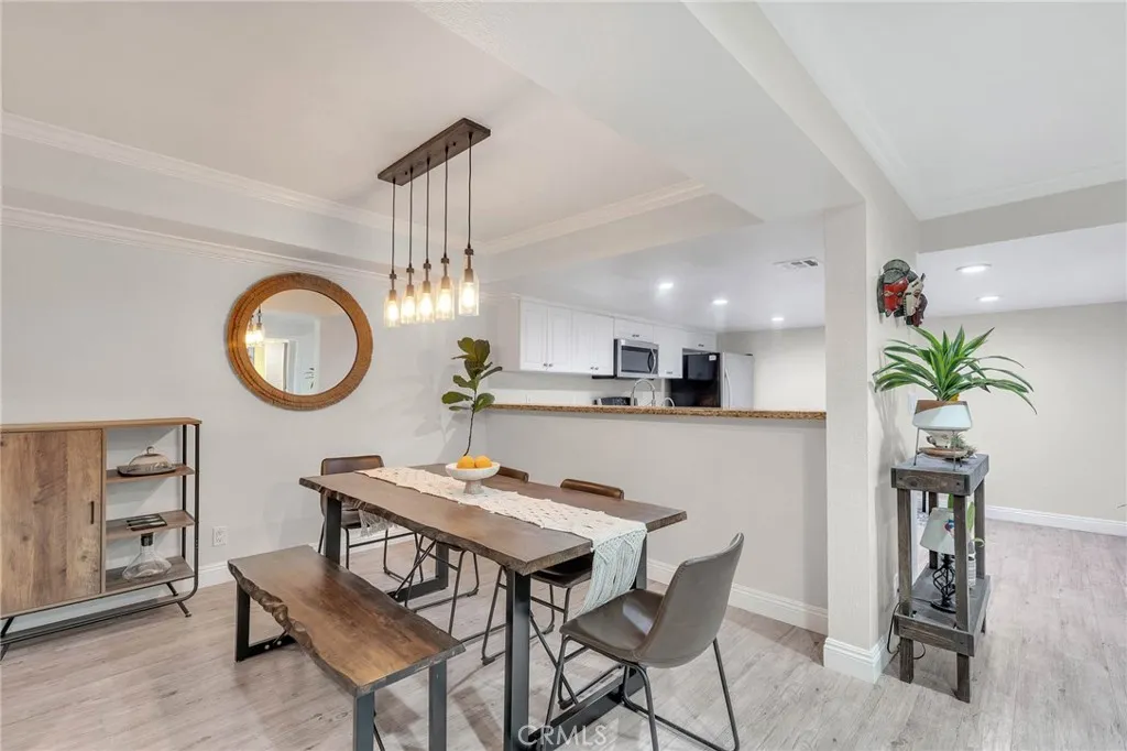5009 Woodman Avenue Unit 108, Sherman Oaks, CA 91423 - Photo 4 of 23, Sherman Oaks, CA