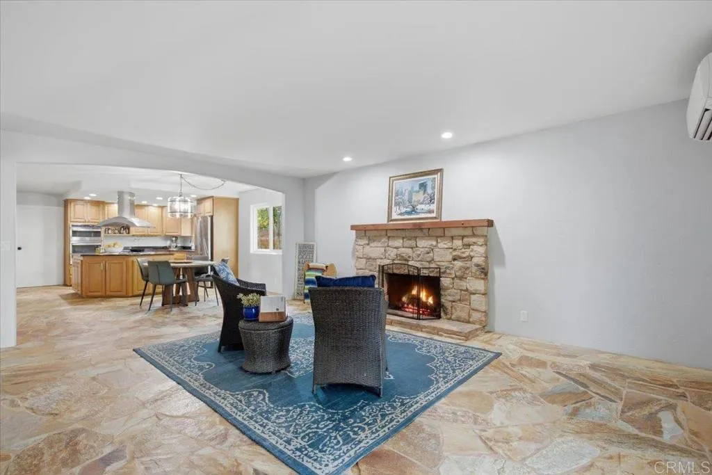 https://cdn.realtyfeed.com/cdn/127/306769327/5013c51f33f4e861e92cd8275b88345b.webp