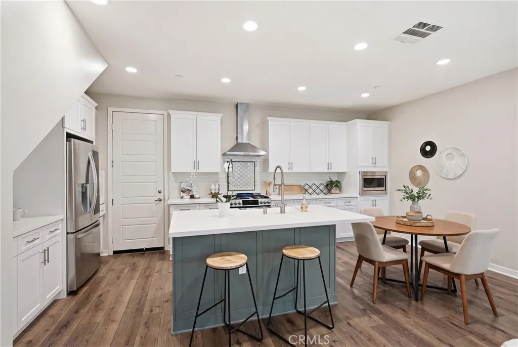 19540 Astor, Northridge, CA 91324 - Photo 3 of 19, Northridge, CA