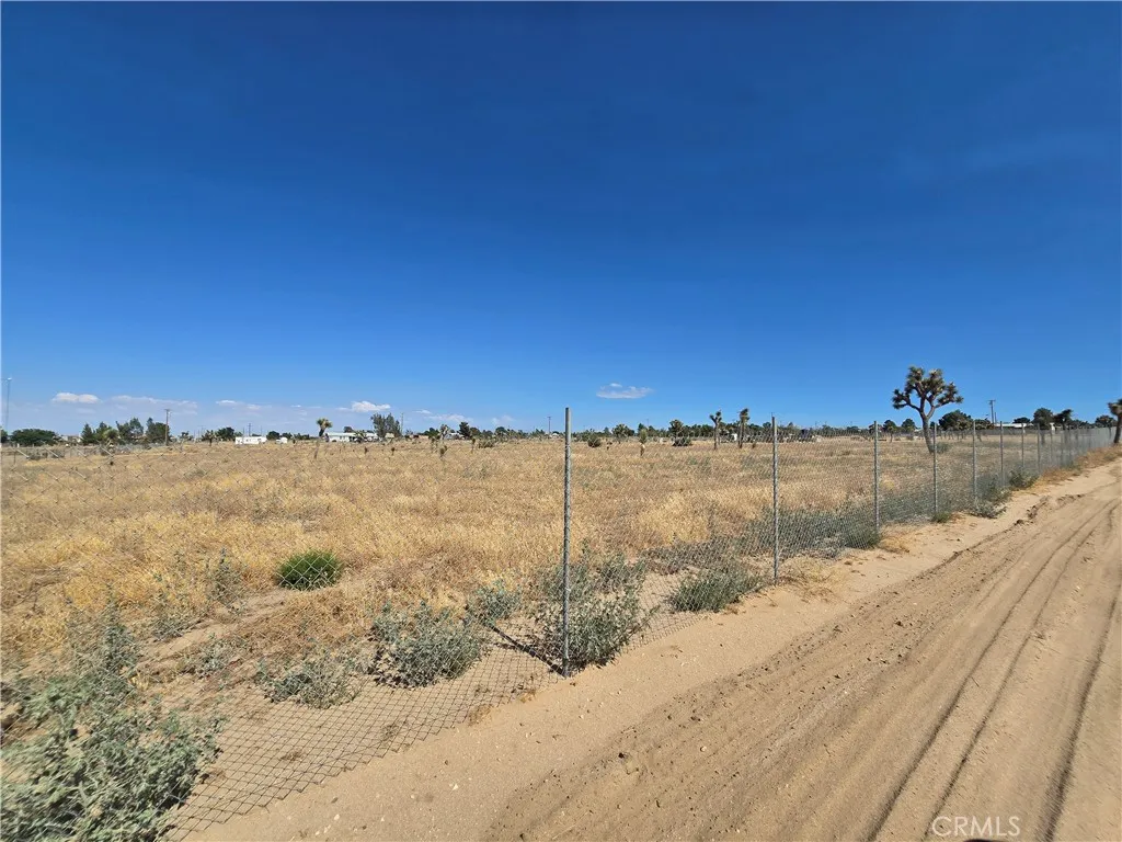 11025 Acanthus, Phelan, CA 92371 - Photo 2 of 4, Phelan, CA