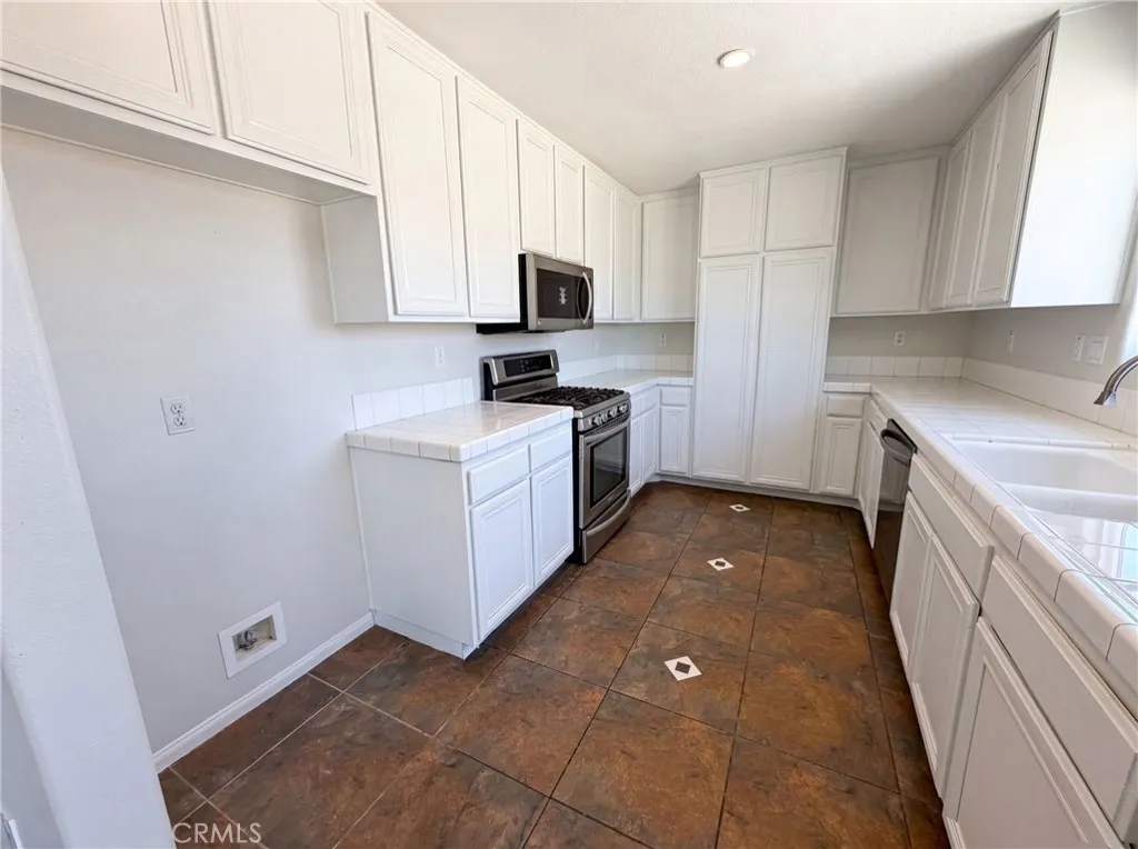 13185 Great Falls, Victorville, CA 92395 - Photo 2 of 27, Victorville, CA