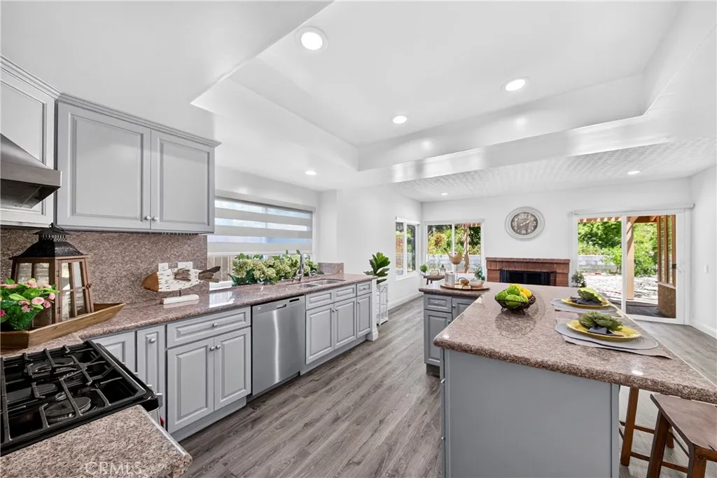 404 Continental Ct, Thousand Oaks, CA 91320 - Photo 3 of 37, Thousand Oaks, CA