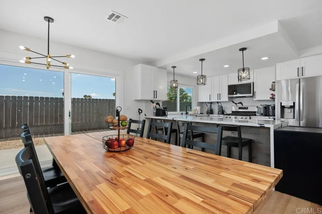 https://cdn.realtyfeed.com/cdn/127/306769547/79e39de1dc098bd9b1589a28b2256c3d.webp