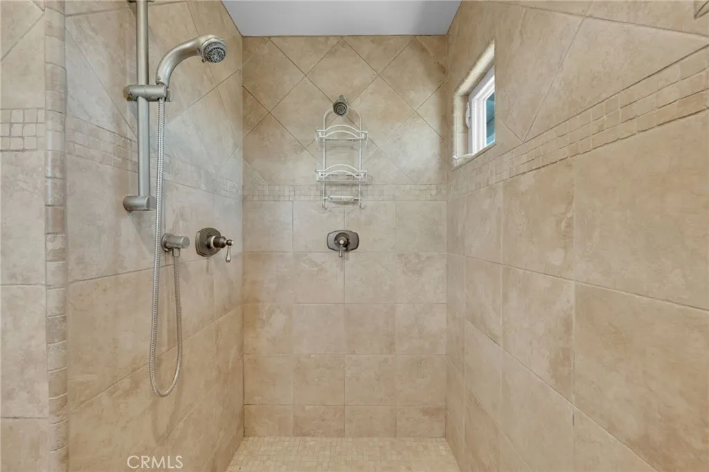 https://cdn.realtyfeed.com/cdn/127/306769554/ee8a10c1f68d661532c4ea5b7512f444.webp