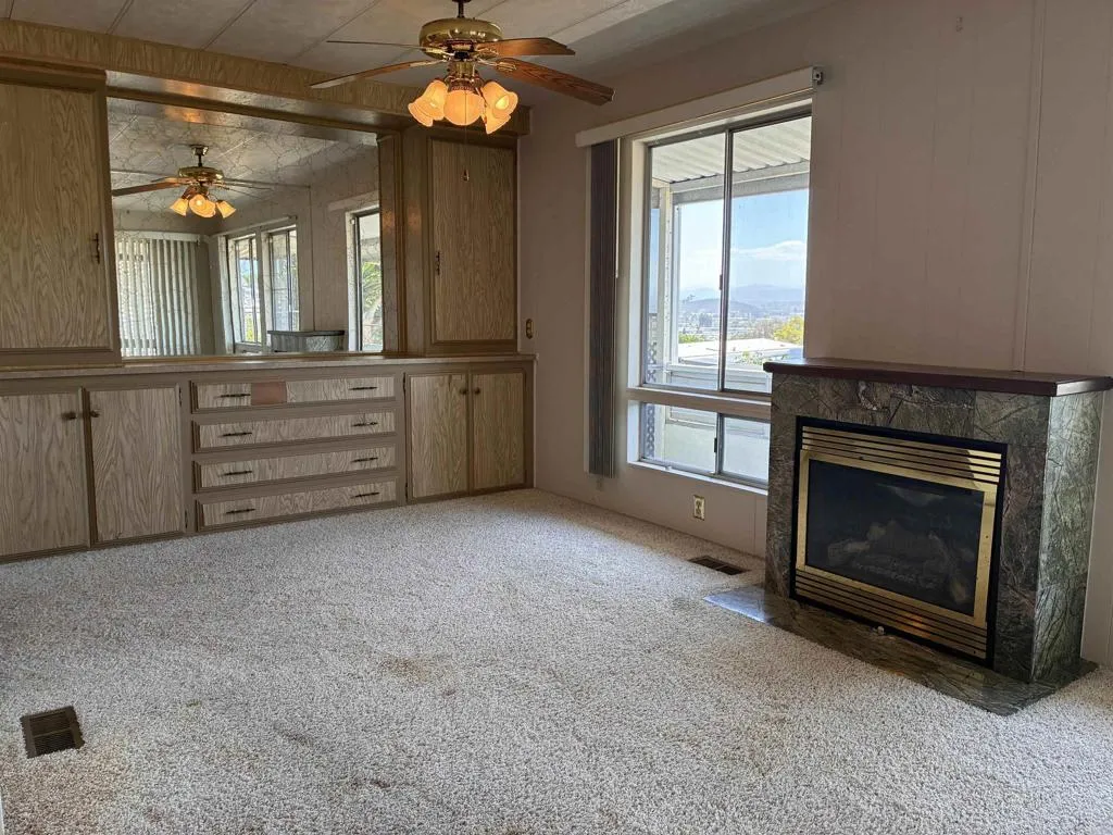 https://cdn.realtyfeed.com/cdn/127/306769589/525c6fd9f193ee9e04b17bd8b126d513.webp
