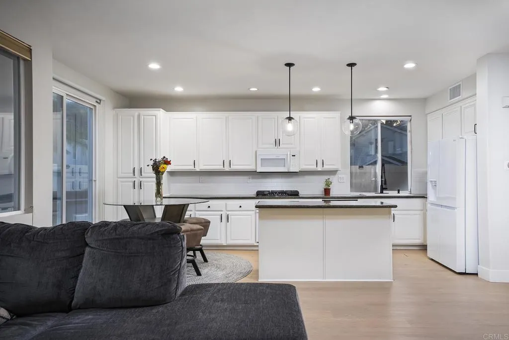 https://cdn.realtyfeed.com/cdn/127/306769593/e8fabcf79704da75f3a3d91d0bd0fbcf.webp