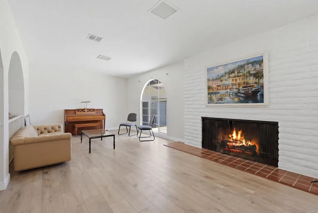 https://cdn.realtyfeed.com/cdn/127/306769696/d36cd2f94c77a130ea250a8cc94a20be.webp