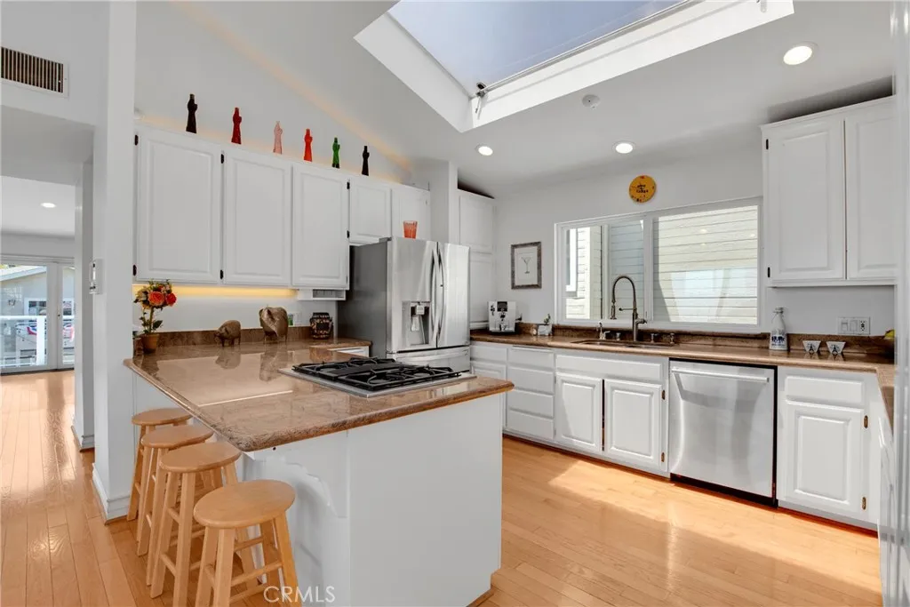 477 35 Street, Manhattan Beach, CA 90266 - Photo 3 of 27, Manhattan Beach, CA