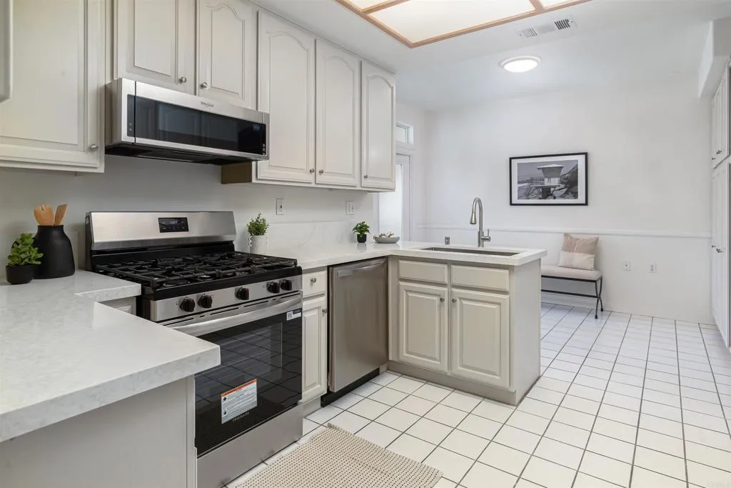 https://cdn.realtyfeed.com/cdn/127/306769741/3f20ba09c4fc4fee178040db506cb7d9.webp