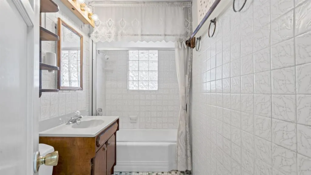 https://cdn.realtyfeed.com/cdn/127/306769777/bc463660b559cf8deb1e161e129d8fc8.webp