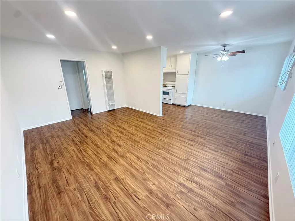 919 E Acacia Avenue Unit R, Glendale, CA 91205 - Main photo, Glendale, CA