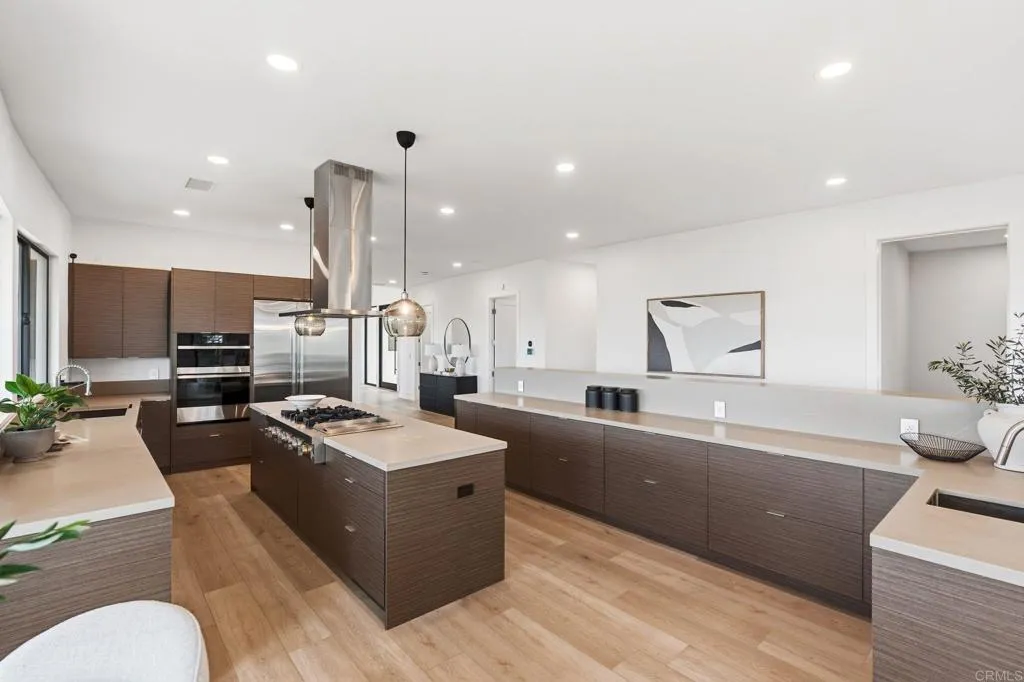 https://cdn.realtyfeed.com/cdn/127/306769907/56f90bb505f2e9aded30ee8892ad225b.webp