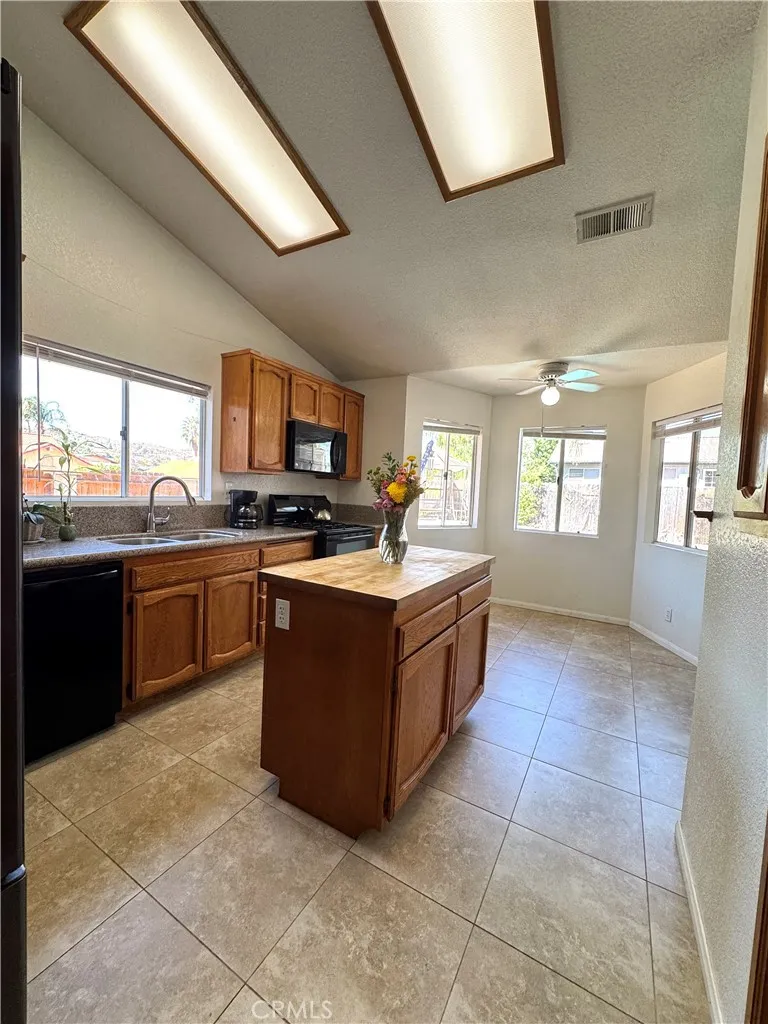 27423 Nottingham, Hemet, CA 92544 - Photo 5 of 32, Hemet, CA