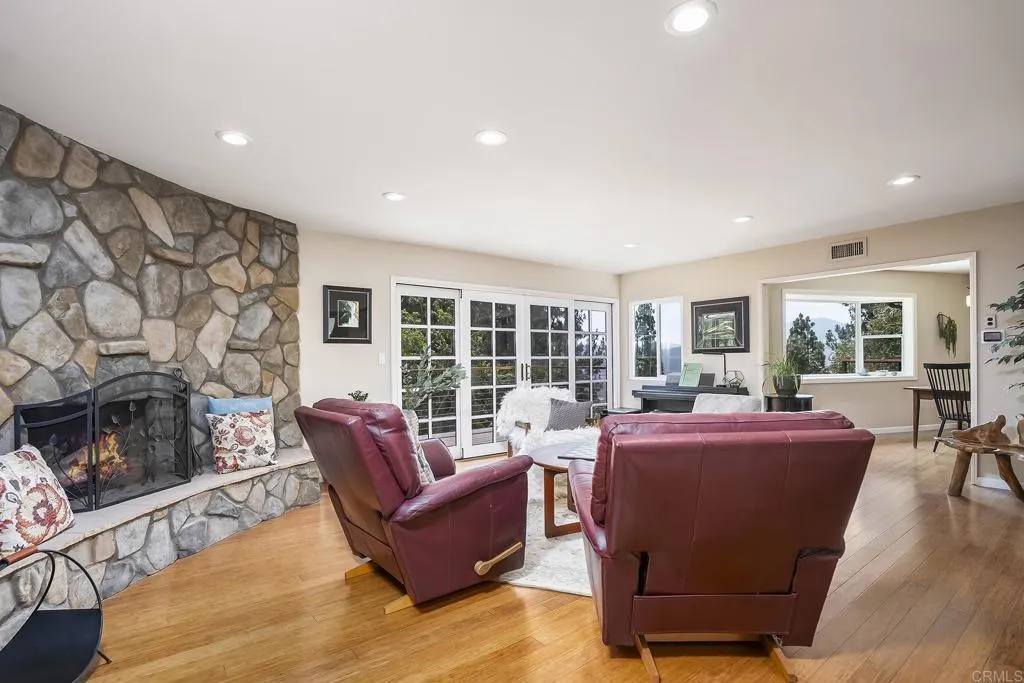 https://cdn.realtyfeed.com/cdn/127/306769959/6d6230dc0d7ab8a34ade0abcbf8dd0bf.webp