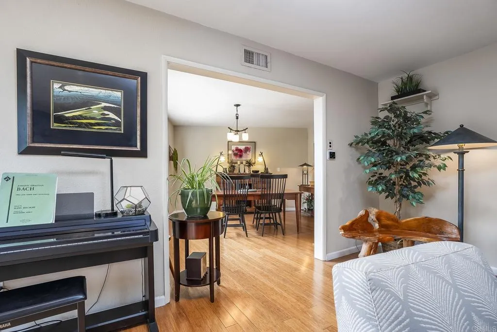 https://cdn.realtyfeed.com/cdn/127/306769959/aecf2be7ad53f53ab03e9e4297ea35a1.webp